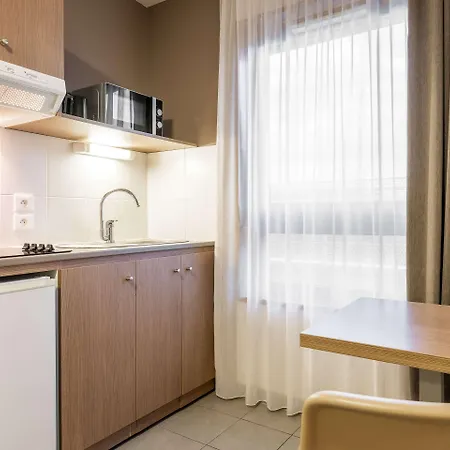 Hotel Neho Porte De Geneve - Gare Annemasse